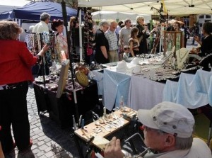 Künstlermarkt auf dem Wilhelmsplatz in Offenbach am Main